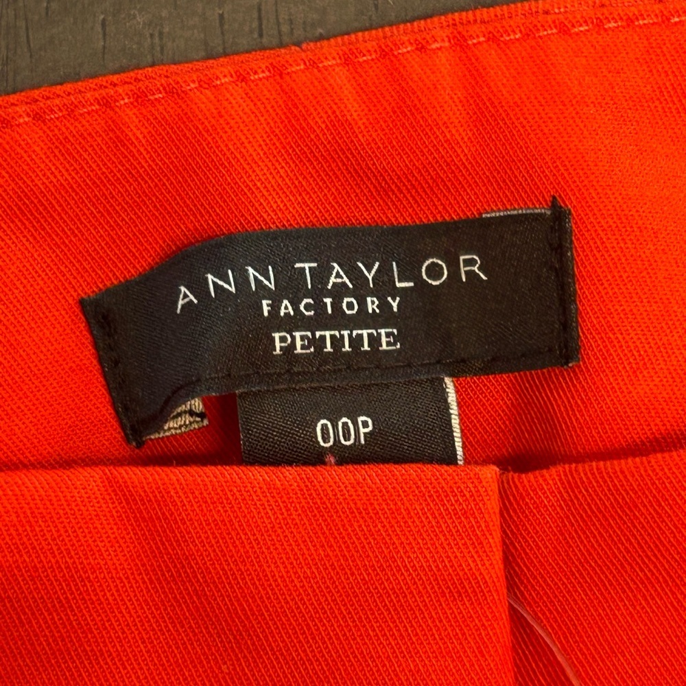 Anne Taylor Loft red wide-leg sailor ankle pants gold button detail NWT 00 PET - Picture 7 of 11